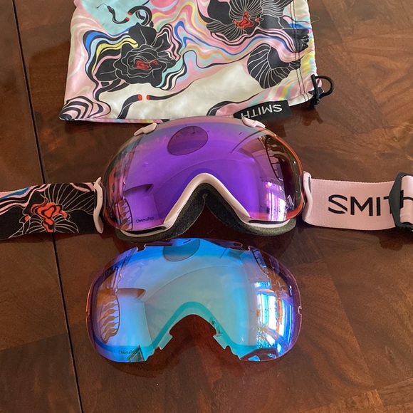 SMITH Snowboarding Goggles - Picture 2 of 3
